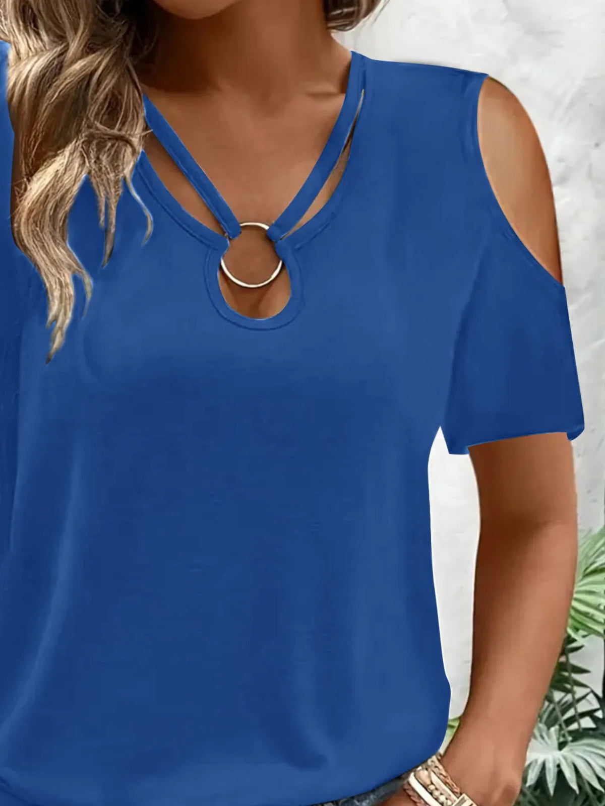 Cold Shoulder T-Shirt with Metal Ring Detail - Ladyez