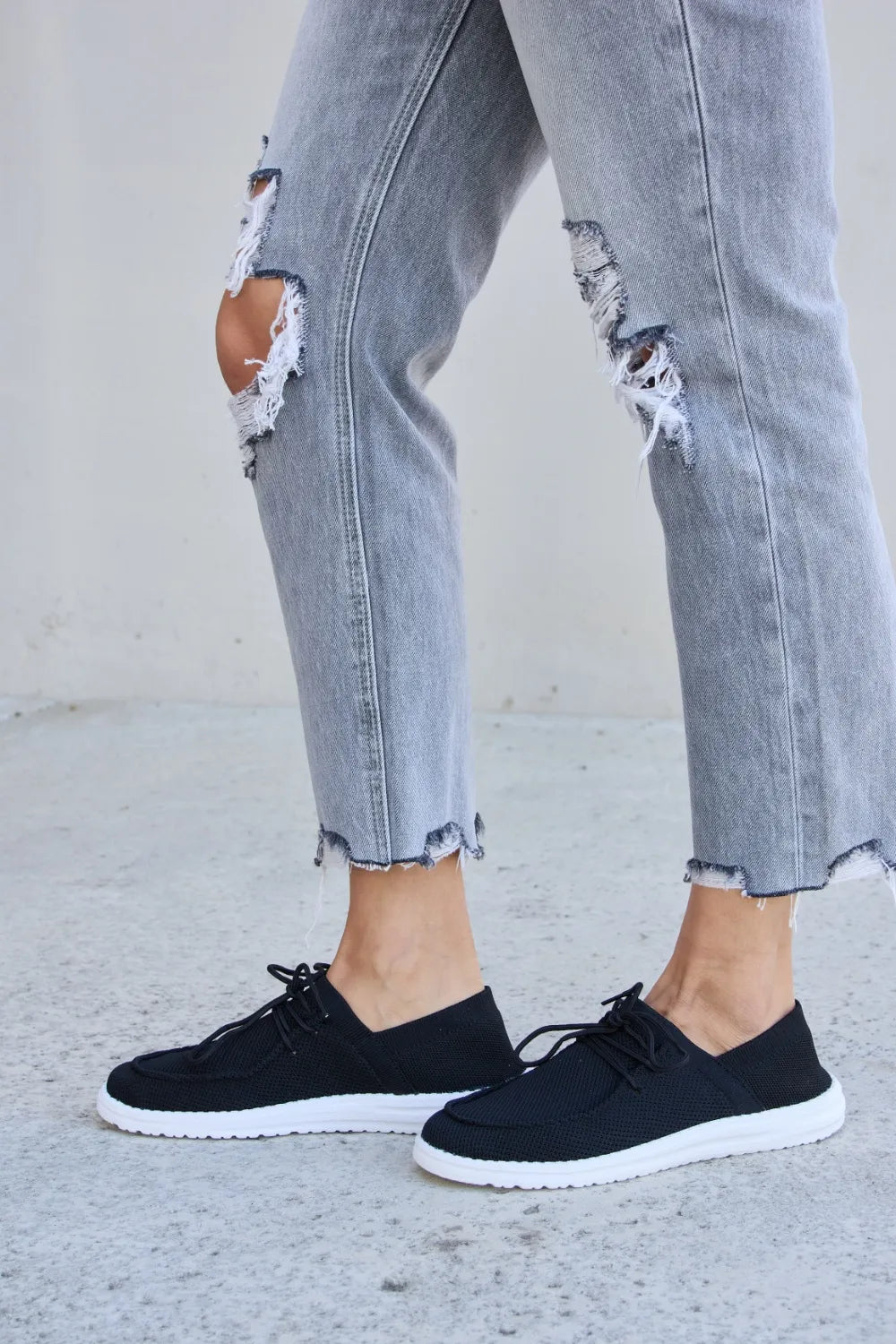 Forever Link Flat Round Toe Lace-Up Sneakers - Ladyez