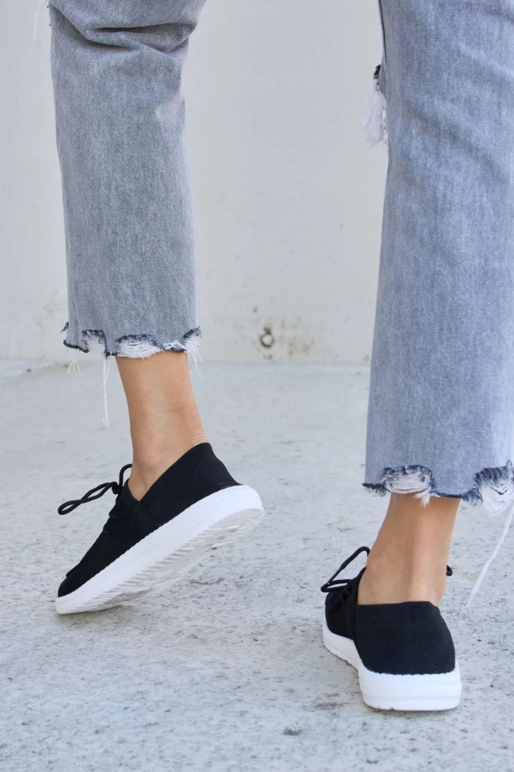 Forever Link Flat Round Toe Lace-Up Sneakers - Ladyez