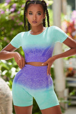 Contrast Round Neck Sports Top and Shorts Set - Ladyez