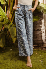 BiBi Floral Texture Wide Leg Jeans - Ladyez