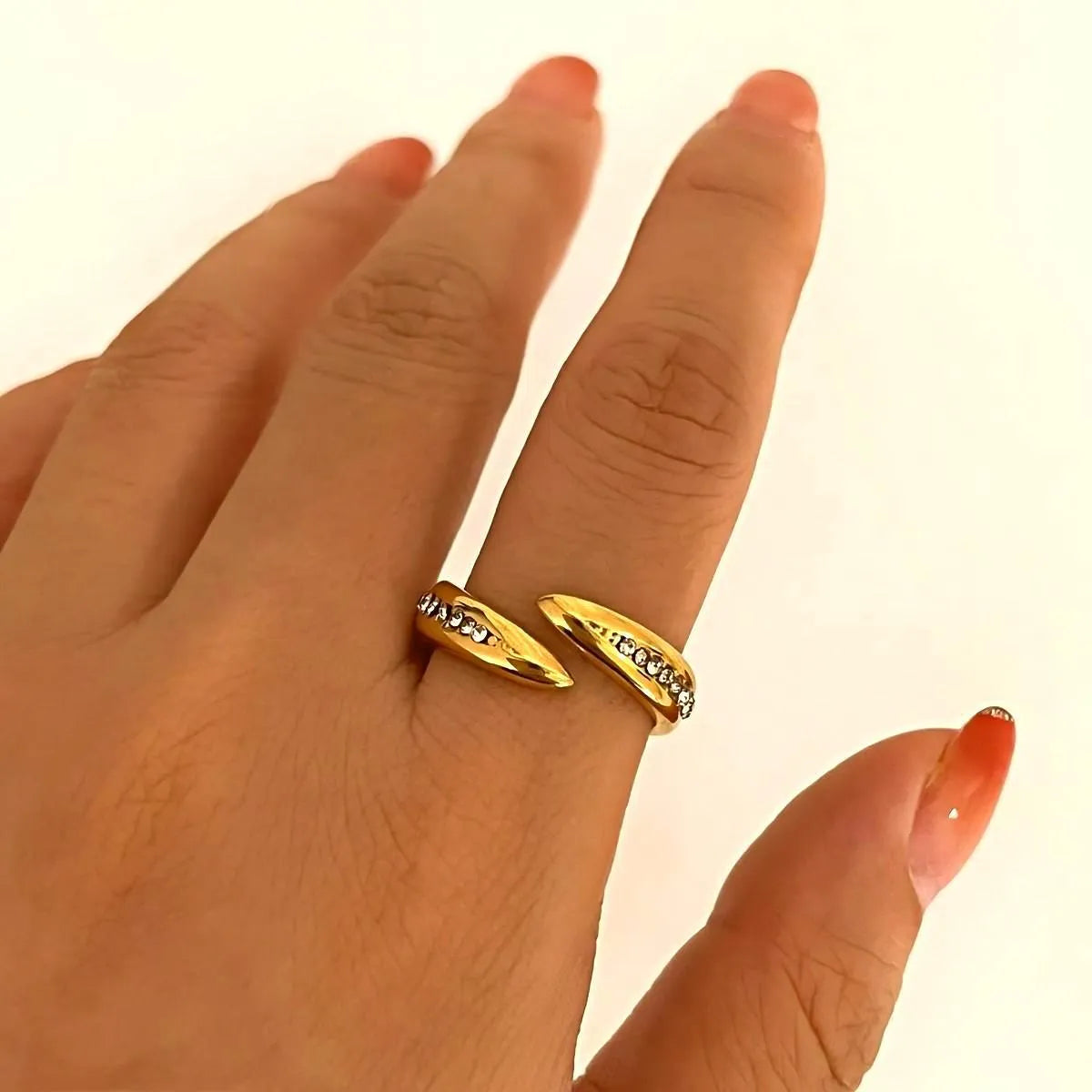 18K Gold-Plated Inlaid Rhinestone Twisted Ring - Ladyez