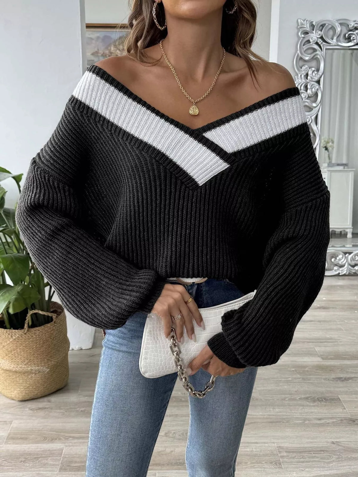 Contrast Trim V-Neck Ribbed Sweater