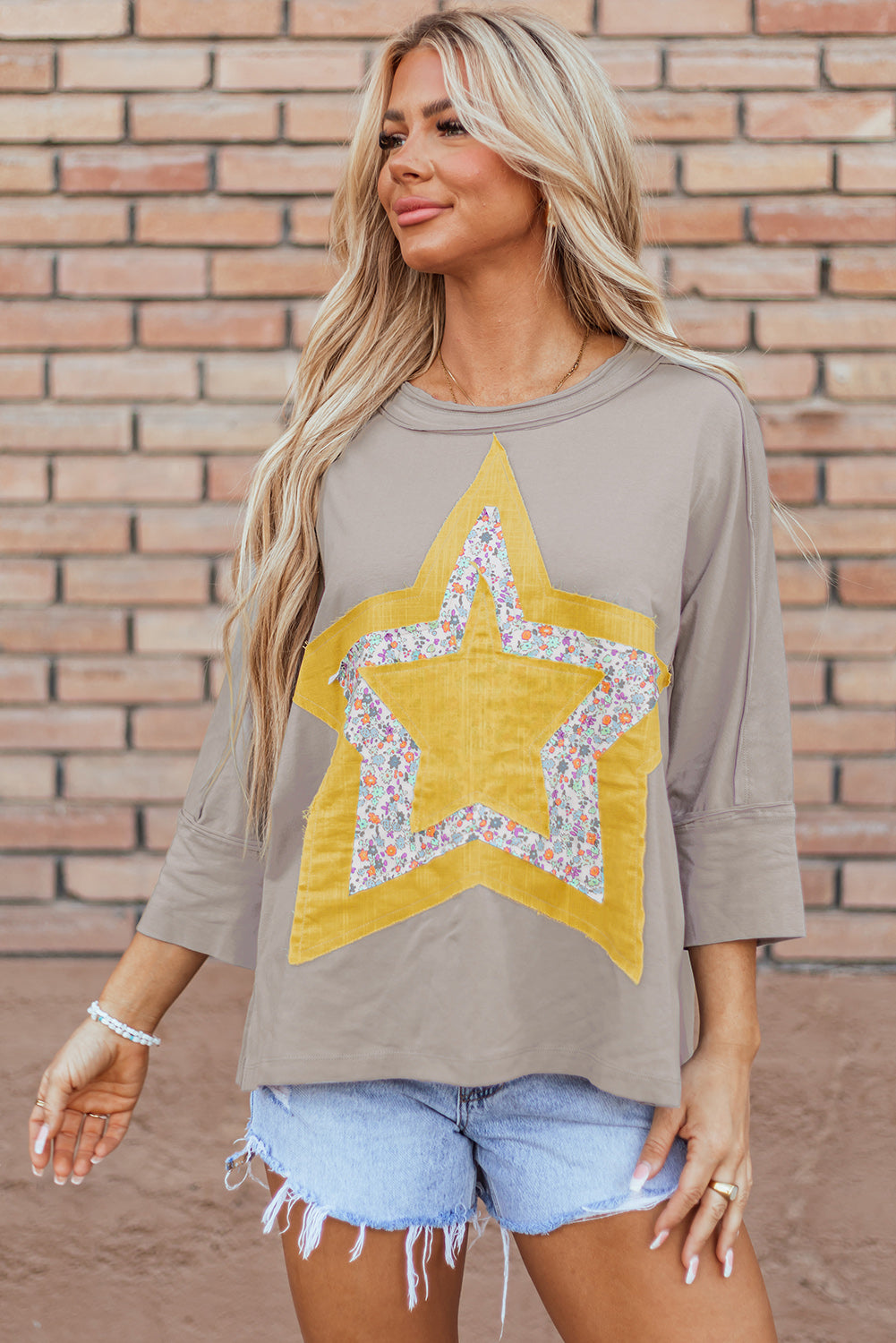 Star Applique Round Neck T-Shirt - Ladyez