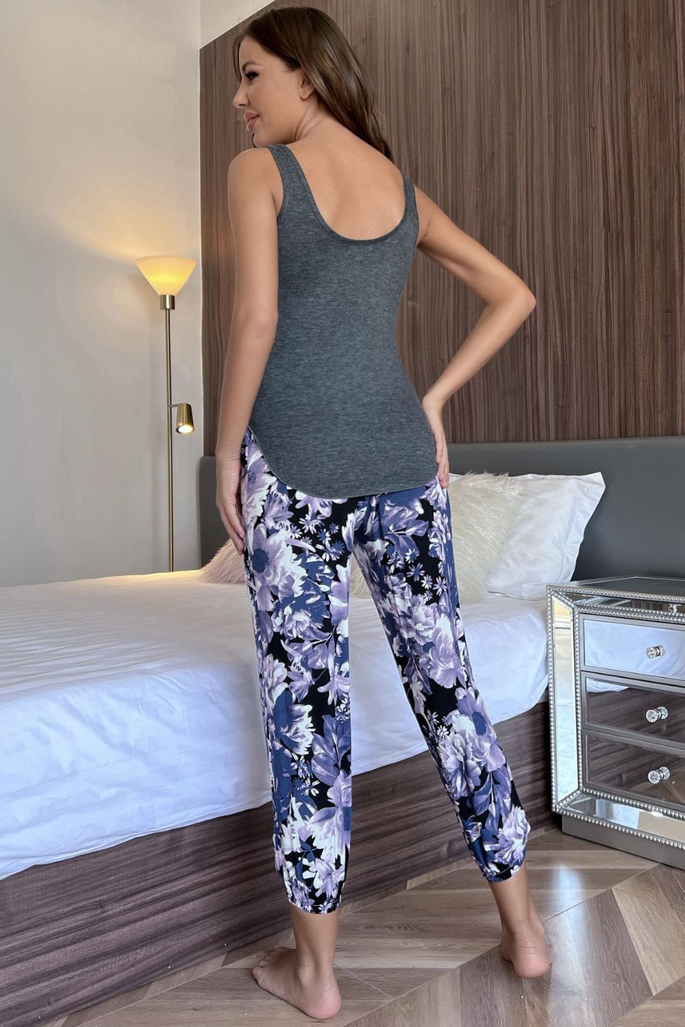 Scoop Neck Tank and Floral Cropped Pants Lounge Set - Ladyez