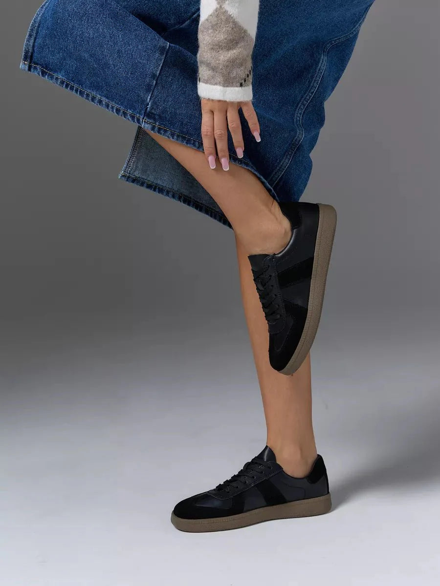 Gloria Sneakers: Stylish Comfort for Any Adventure