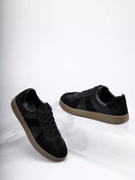 Gloria Sneakers: Stylish Comfort for Any Adventure