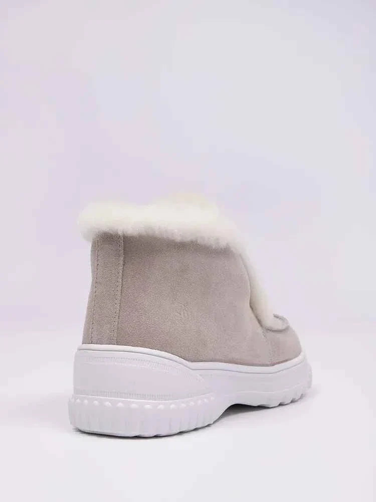 Ana Sneakers: Comfort and Style perfected.