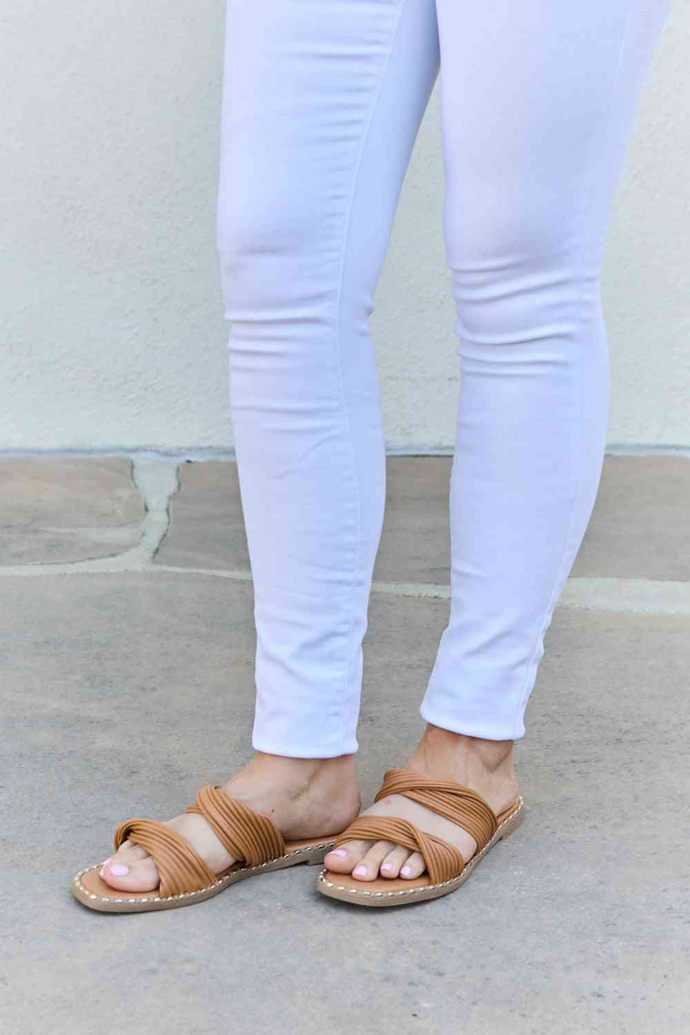 Qupid Summertime Fine Double Strap Twist Sandals - Ladyez