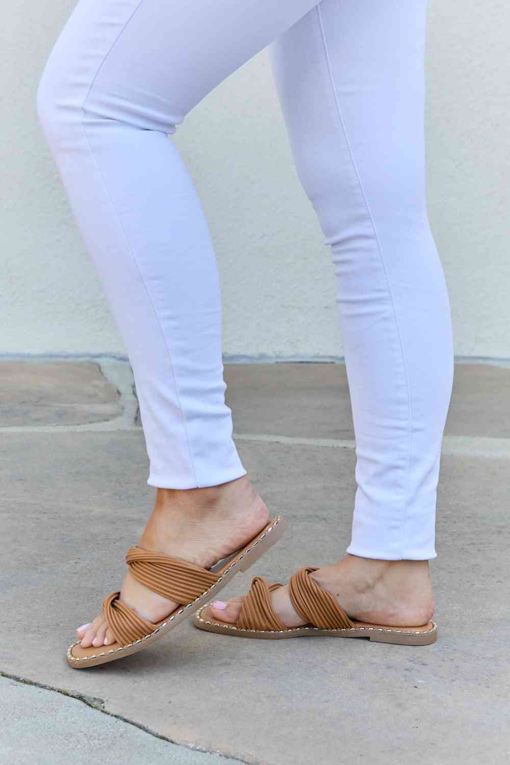 Qupid Summertime Fine Double Strap Twist Sandals - Ladyez