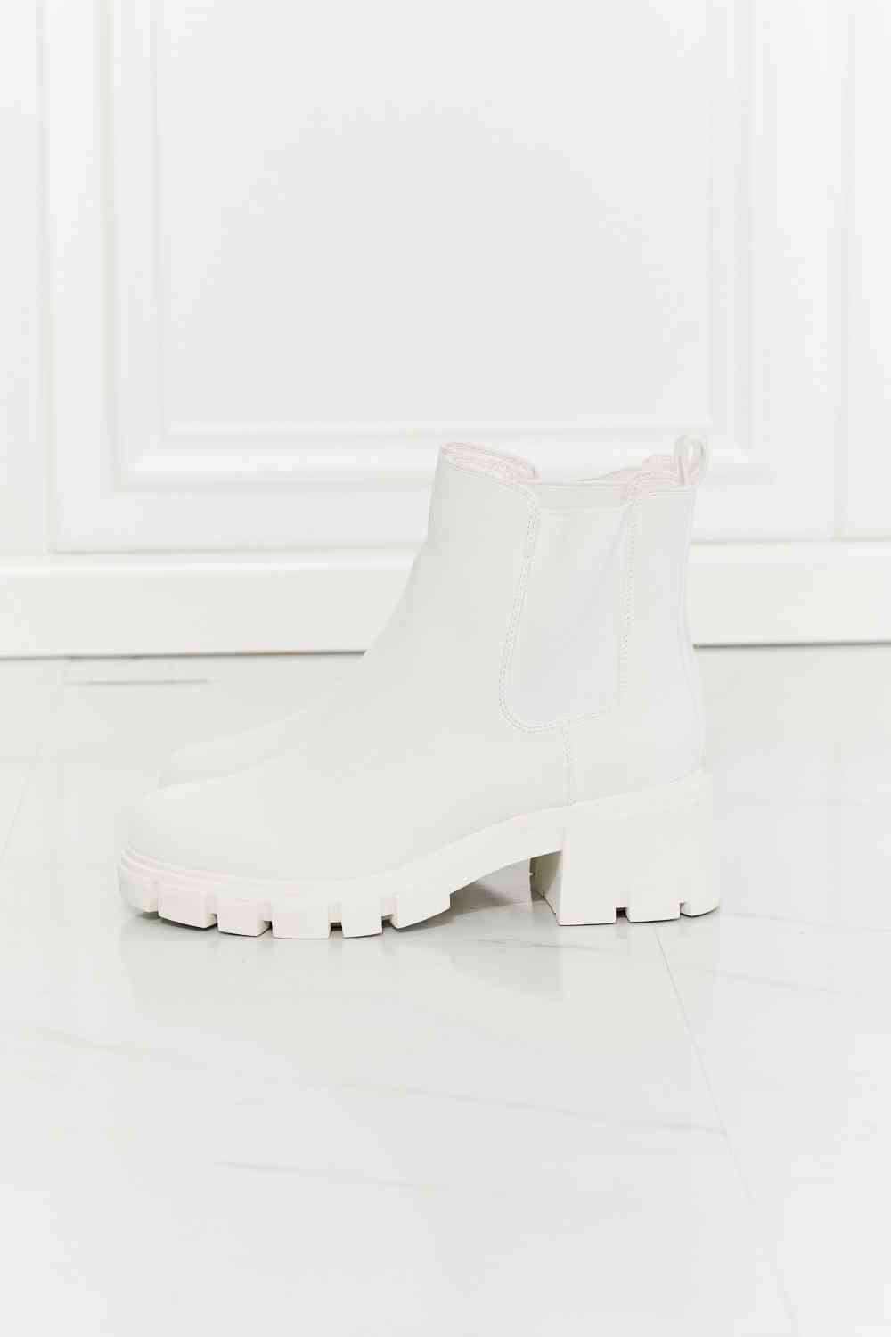 MMShoes Work For It Matte Lug Sole Chelsea Boots in White - Ladyez