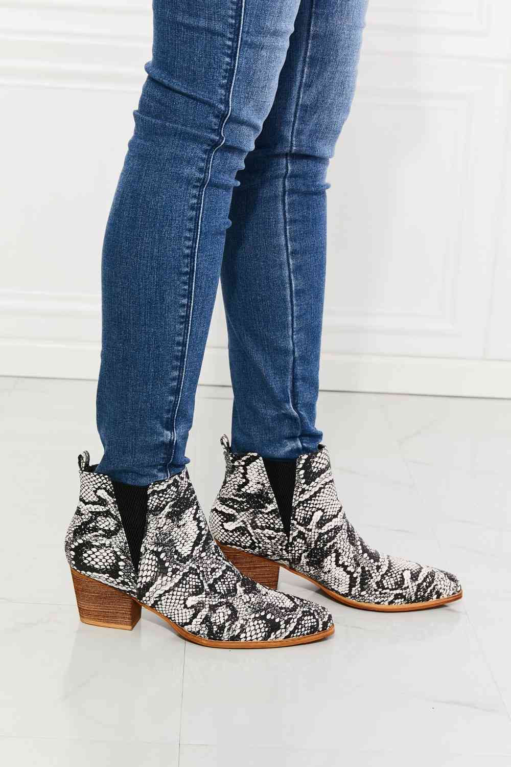 MMShoes Back At It Point Toe Bootie in Snakeskin - Ladyez