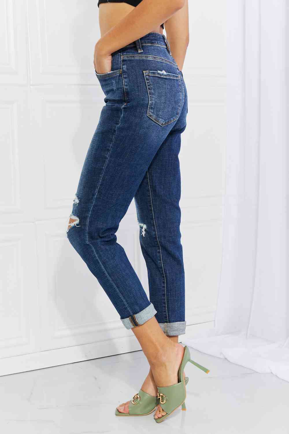 Vervet by Flying Monkey Full Size Distressed Cropped Jeans with Pockets - Ladyez