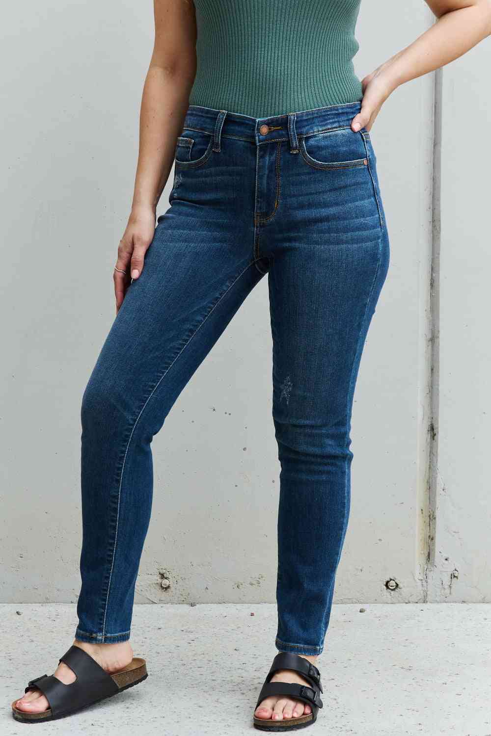 Judy Blue Aila Regular Full Size Mid Rise Cropped Relax Fit Jeans - Ladyez
