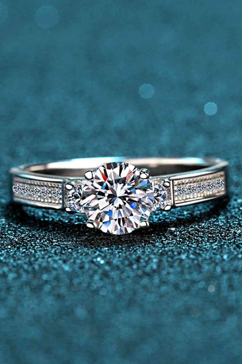 Lucky Charm Moissanite Rhodium-Plated Ring - Ladyez