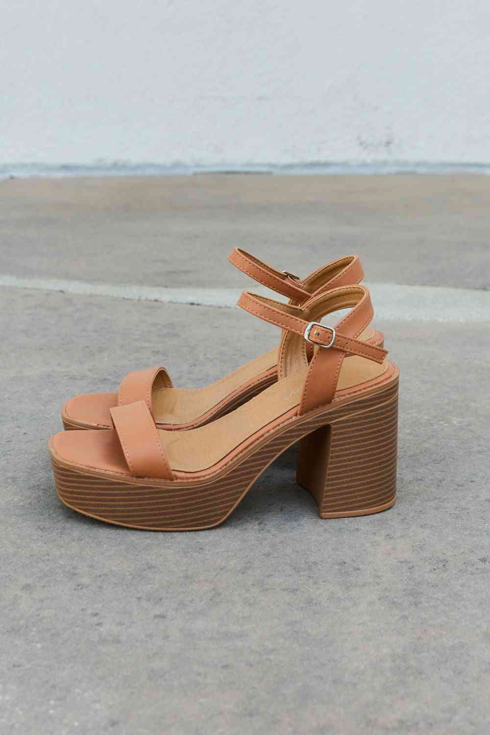 Weeboo Feel It Platform Heel Sandals - Ladyez