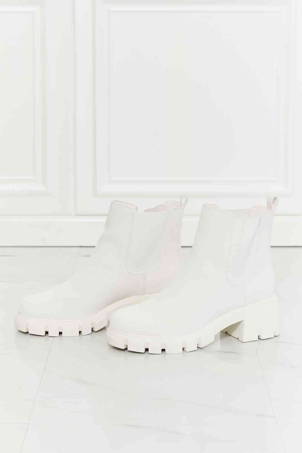 MMShoes Work For It Matte Lug Sole Chelsea Boots in White - Ladyez