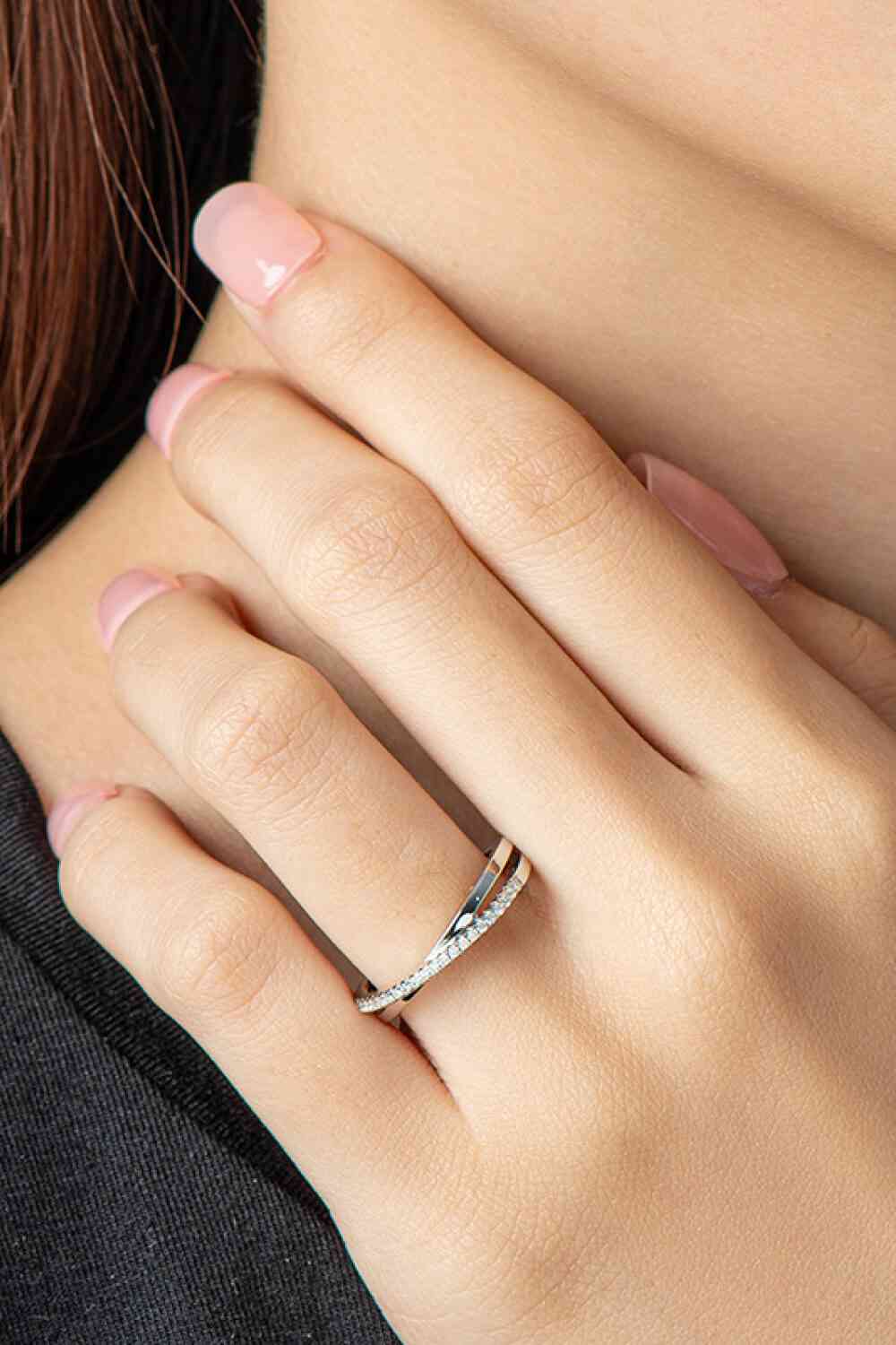 925 Sterling Silver Crisscross Moissanite Ring - Ladyez