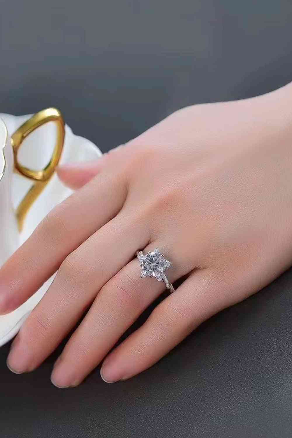 3 Carat Moissanite Twisted Ring - Ladyez