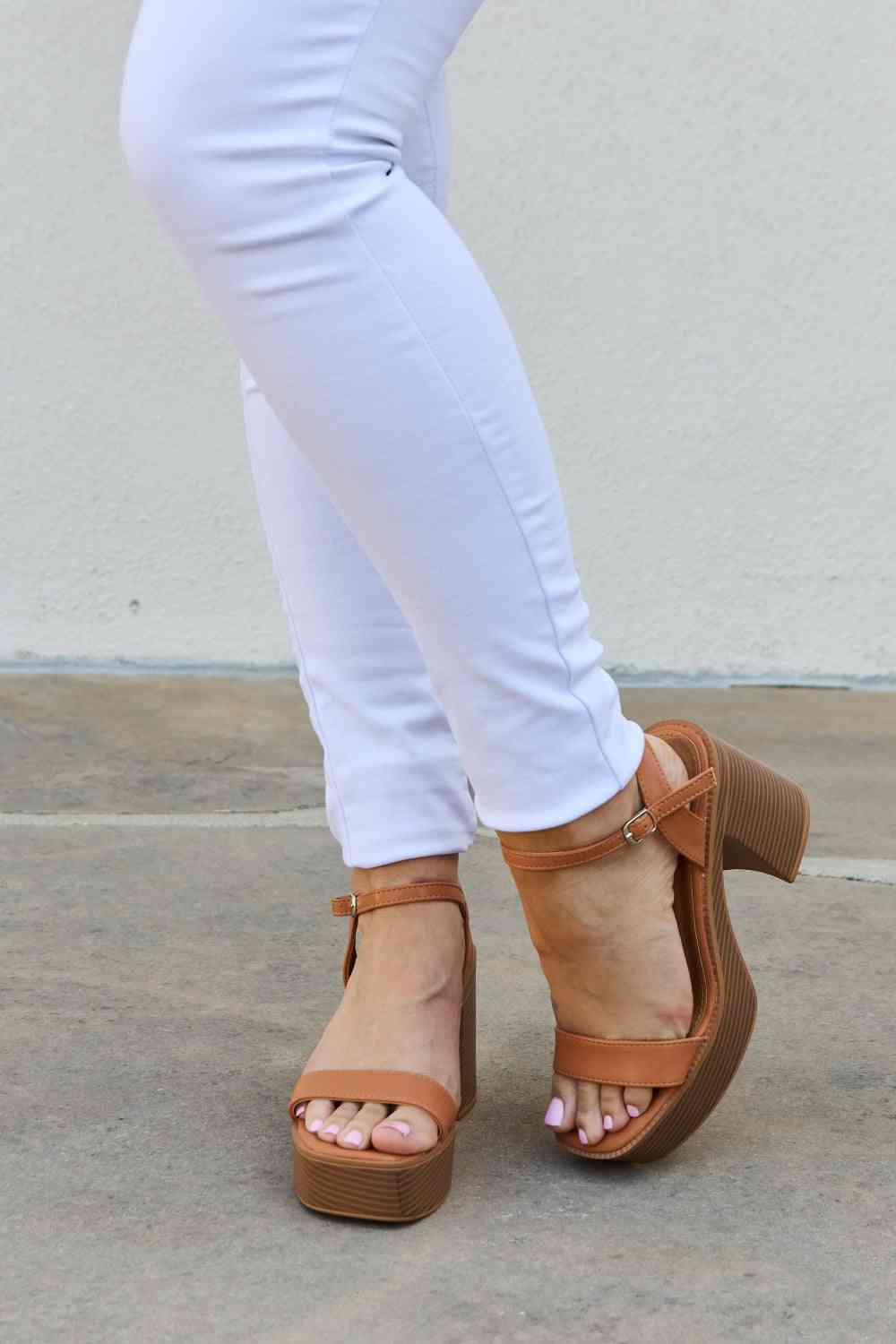 Weeboo Feel It Platform Heel Sandals - Ladyez
