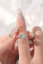 1 Carat Moissanite Round Shape Ring - Ladyez