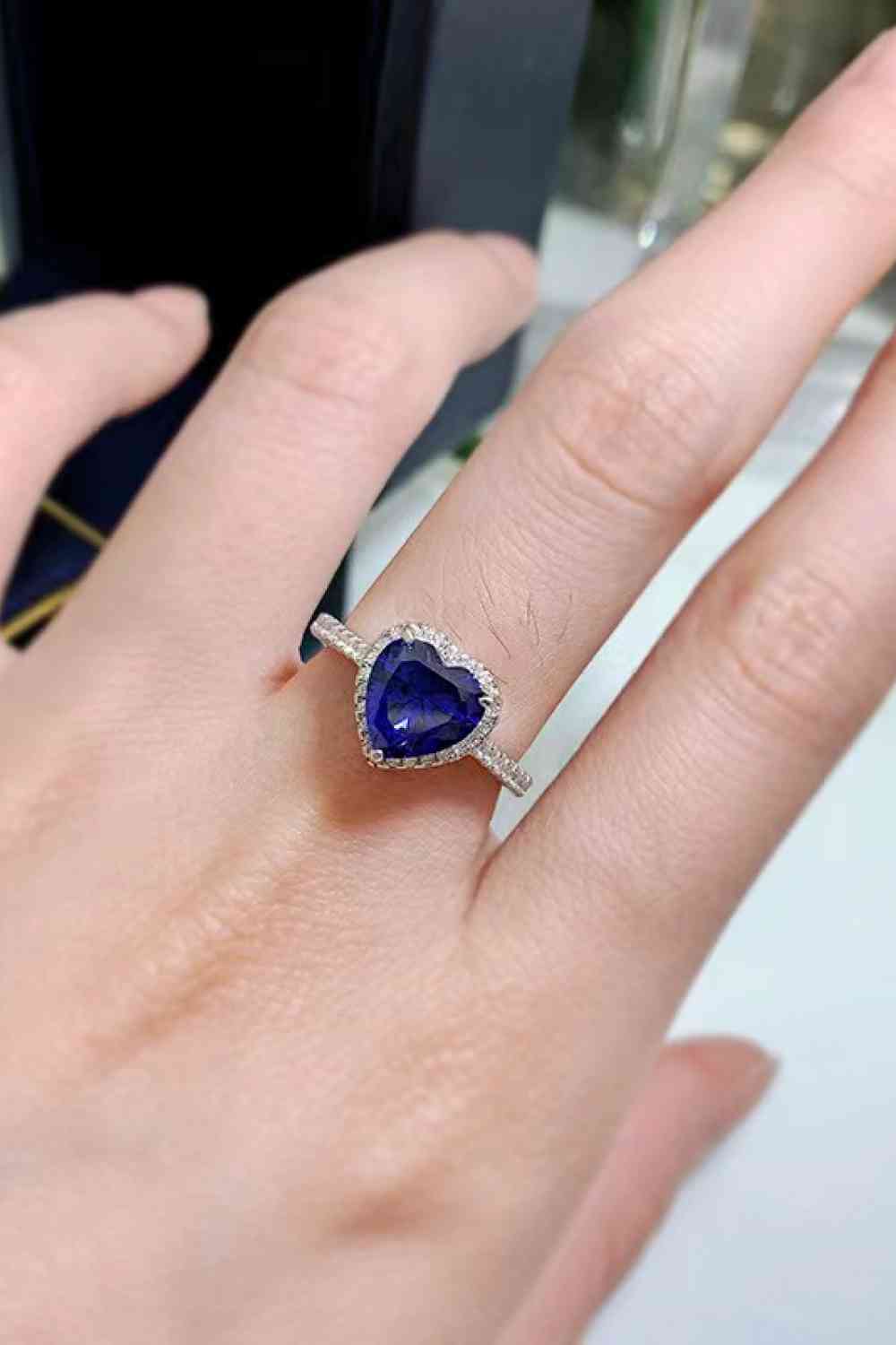 2 Carat Moissanite Heart-Shaped Side Stone Ring - Ladyez