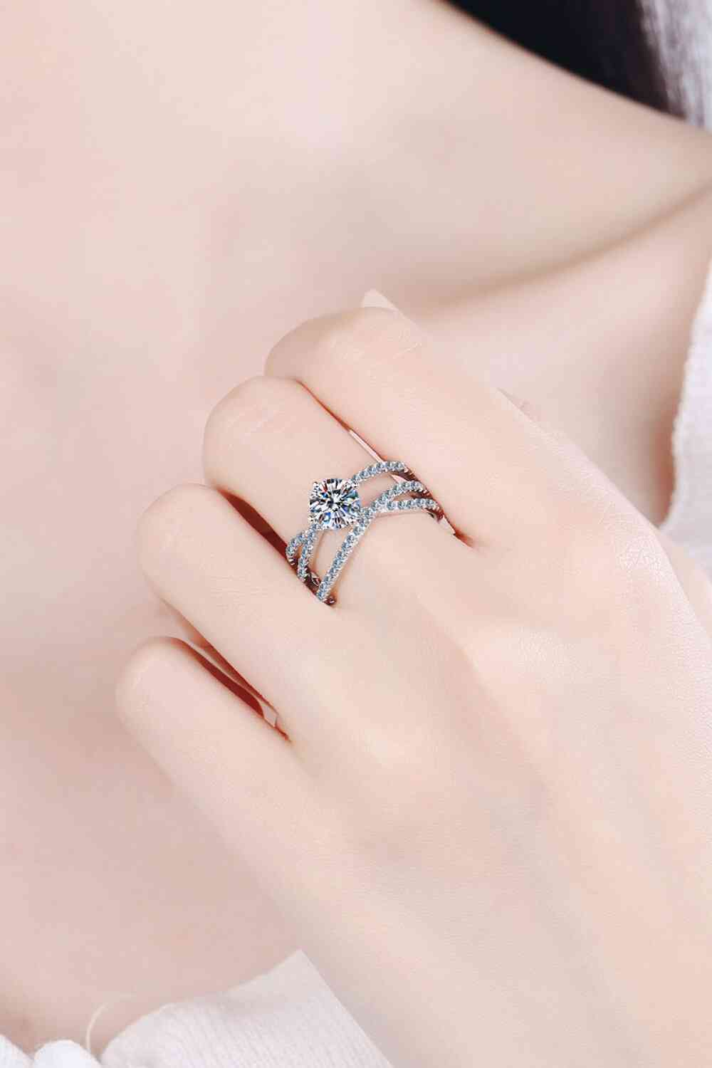 1 Carat Moissanite Crisscross Ring - Ladyez