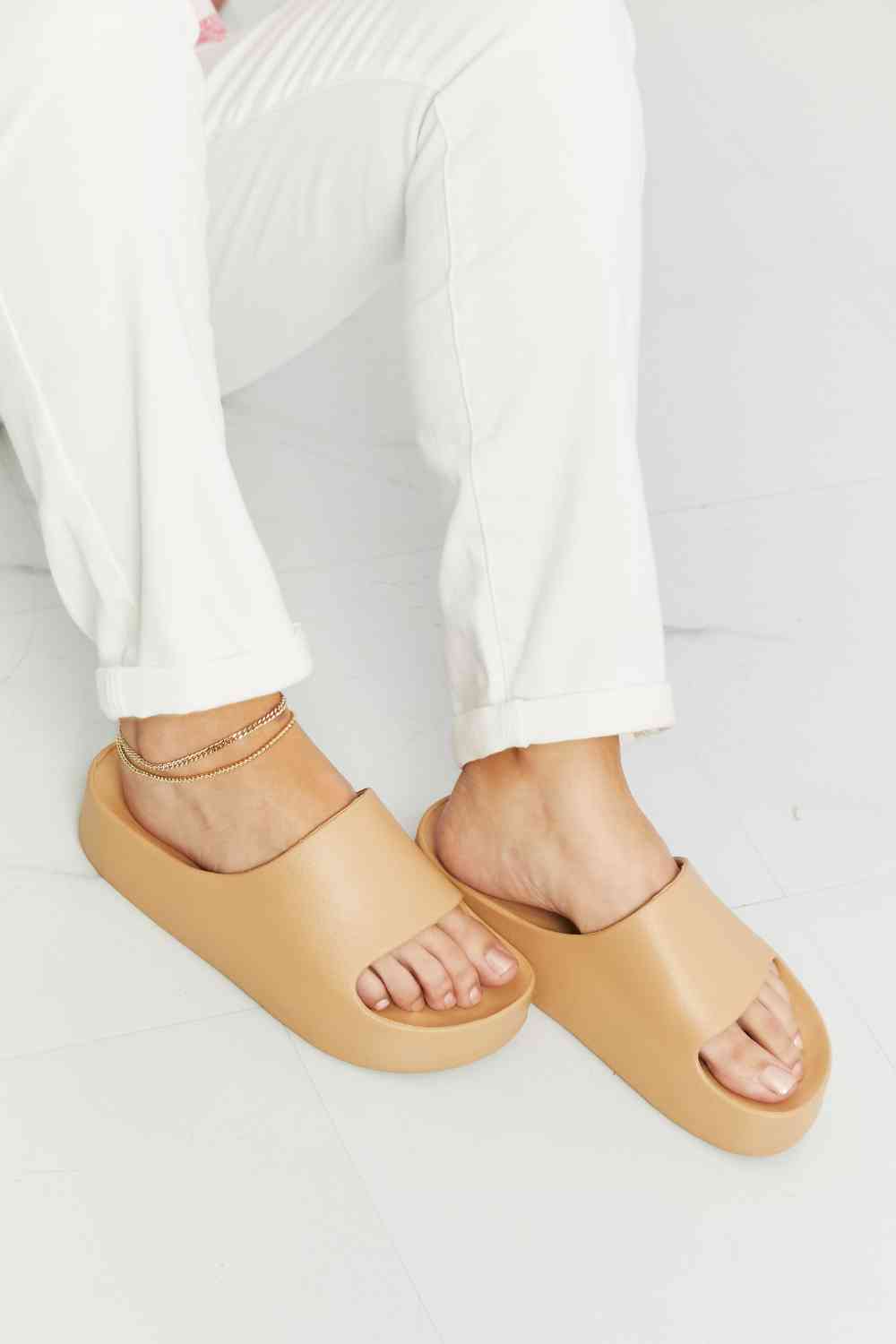 WILD DIVA Summer Feels Platform Slide - Ladyez