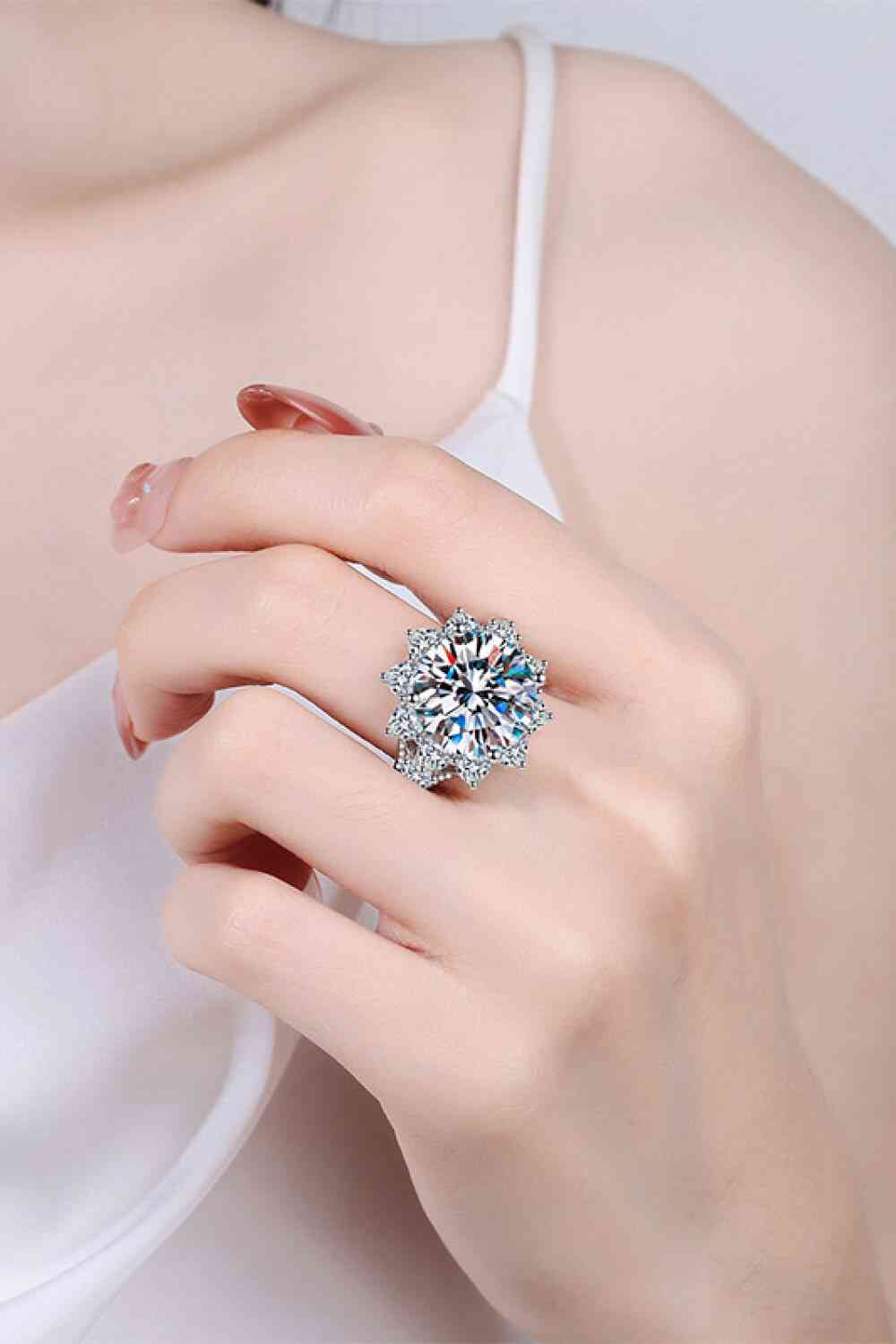 10 Carat Moissanite Flower-Shaped Ring - Ladyez