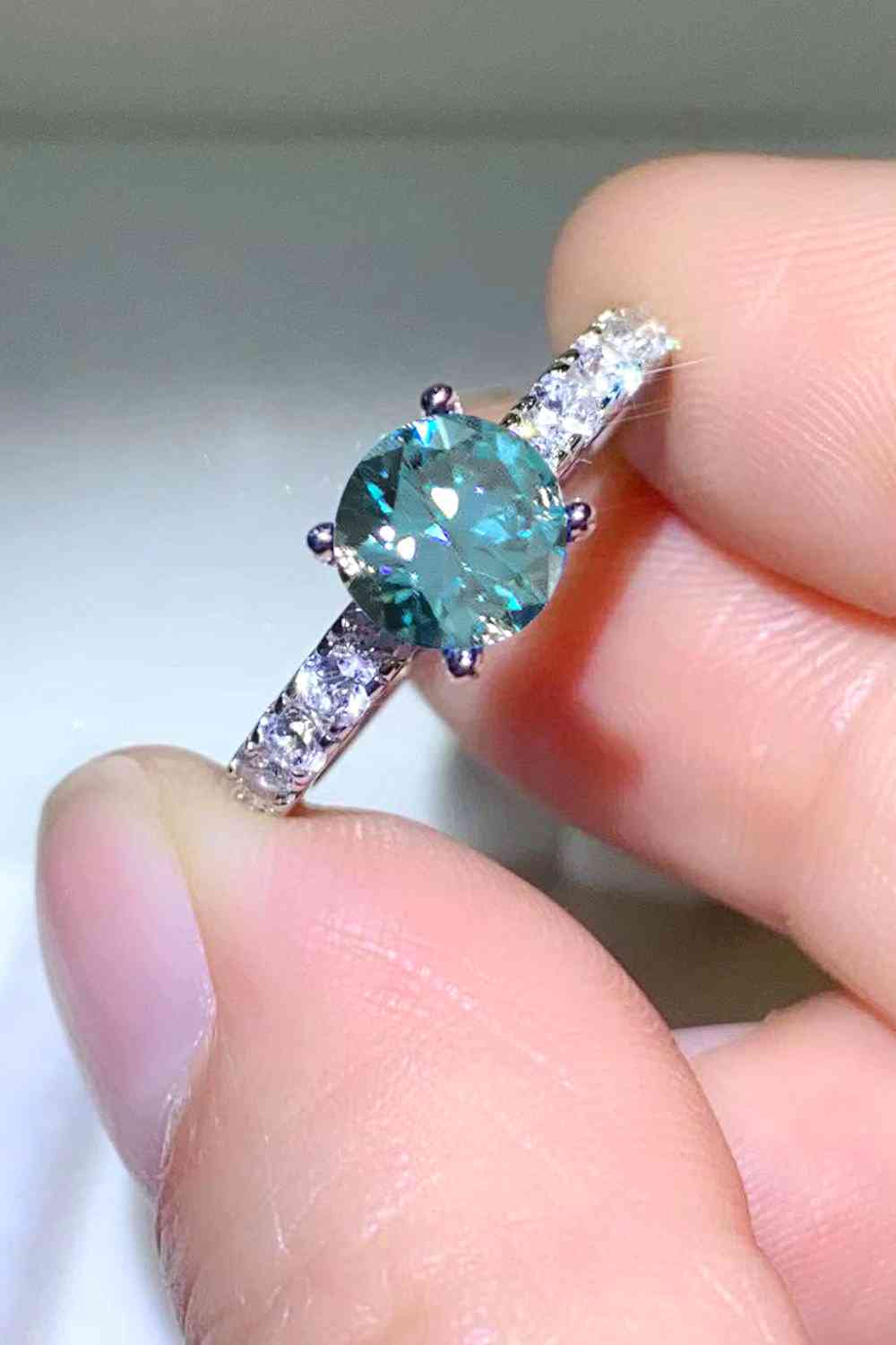 Future Style 1 Carat Moissanite Side Stone Ring - Ladyez
