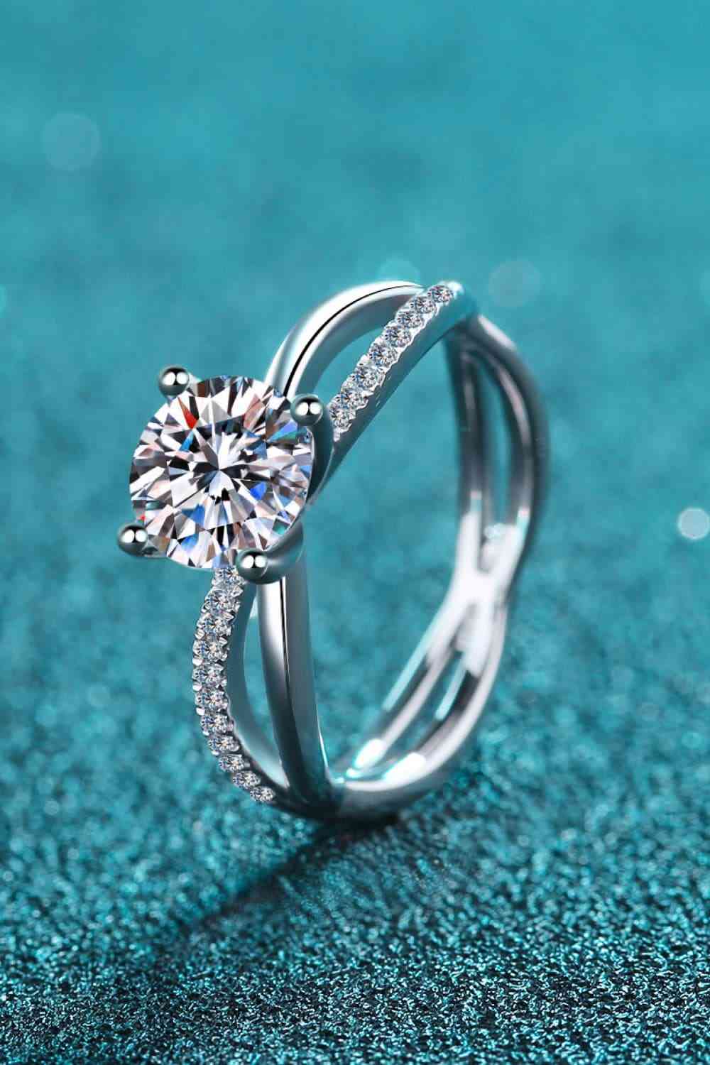 1 Carat Moissanite Crisscross Split Shank Ring - Ladyez