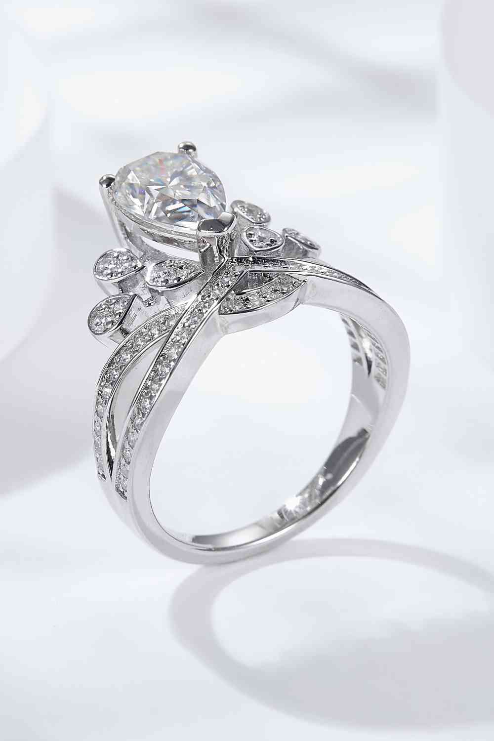1.5 Carat Moissanite Crown-Shaped Ring - Ladyez