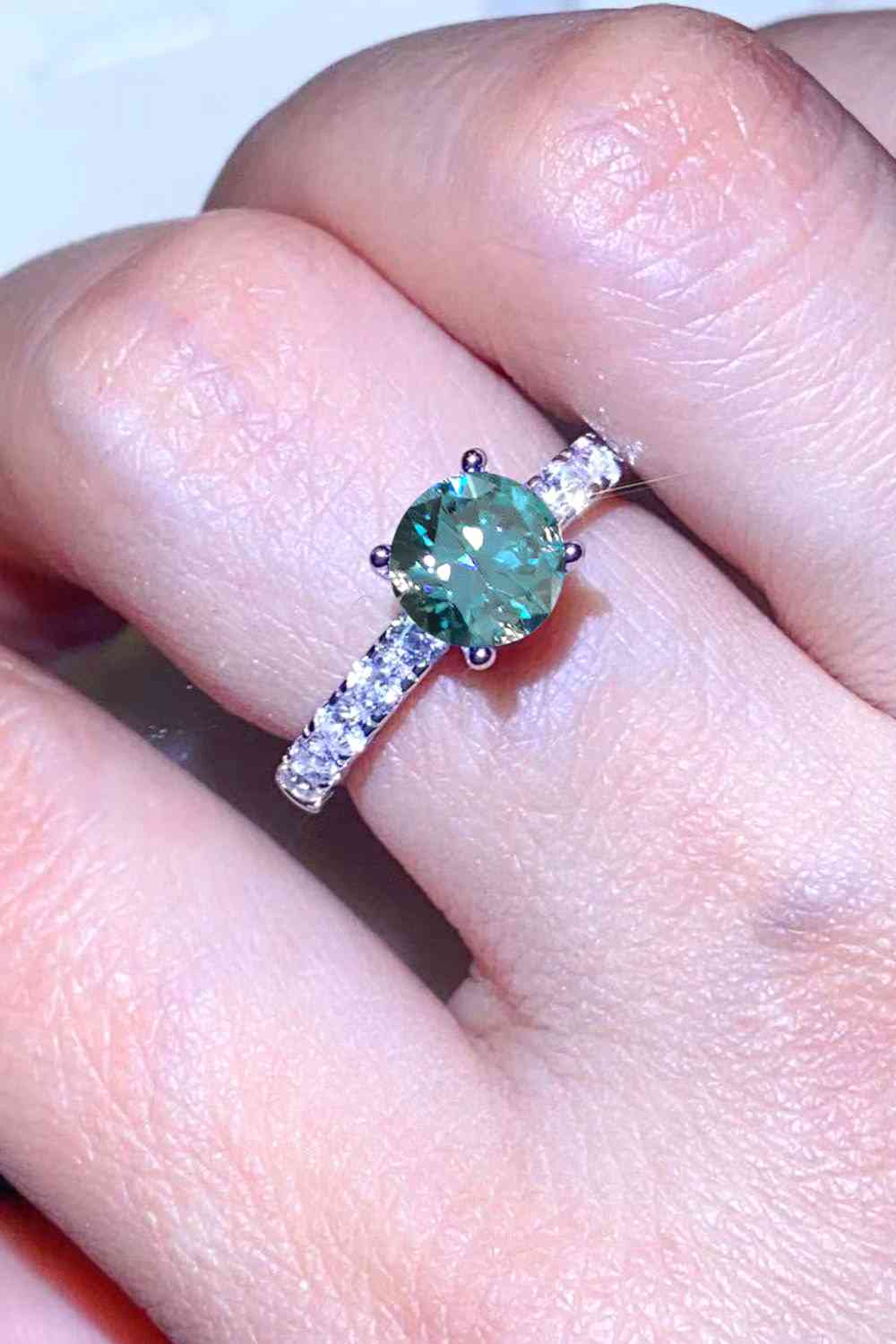 Future Style 1 Carat Moissanite Side Stone Ring - Ladyez