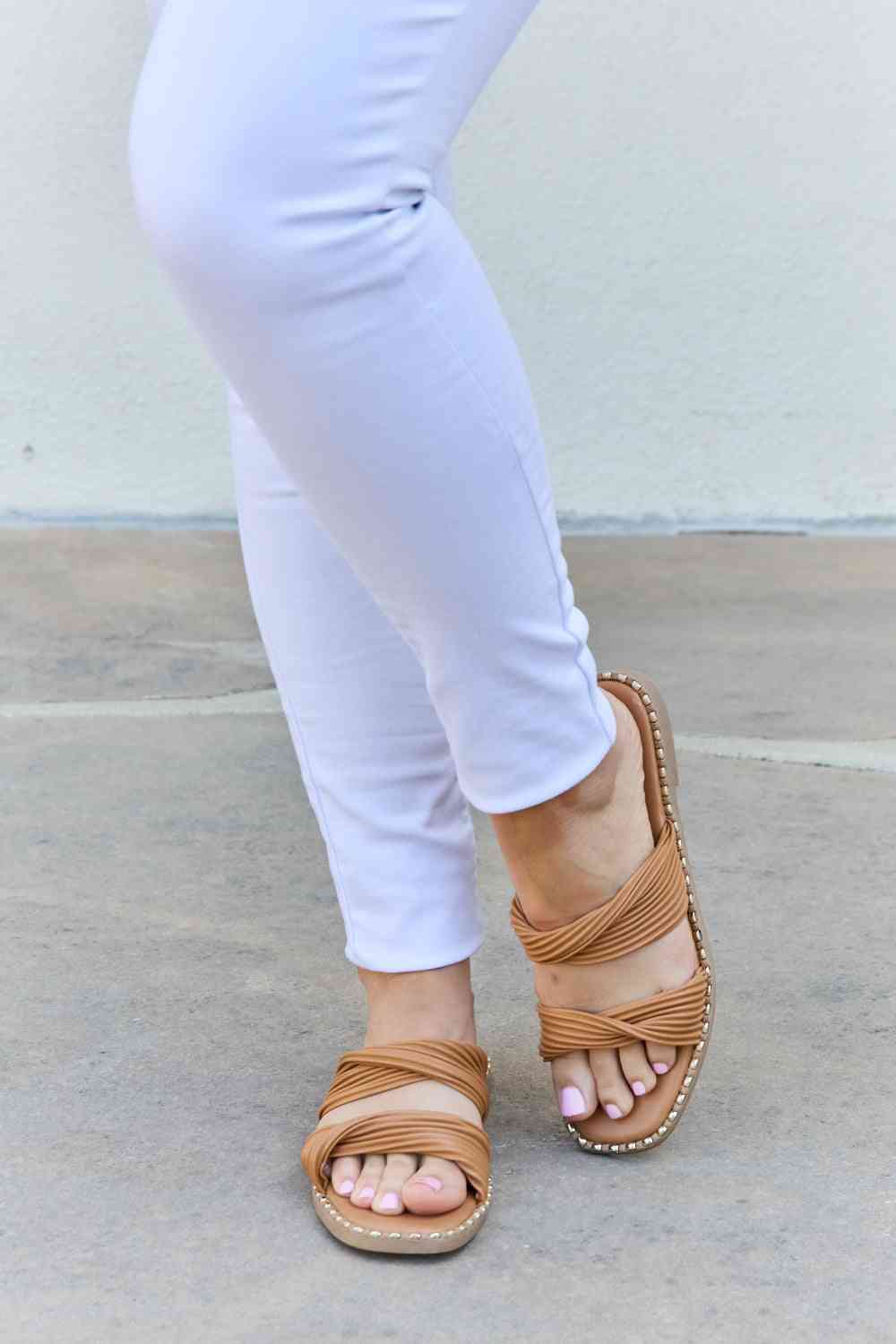 Qupid Summertime Fine Double Strap Twist Sandals - Ladyez