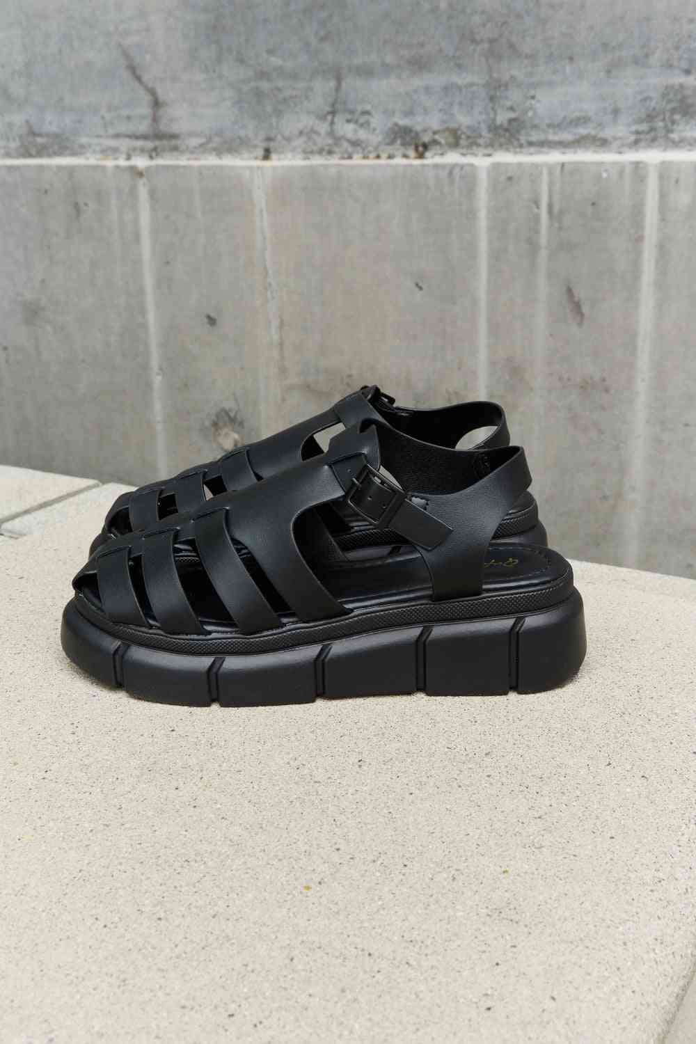 Qupid Platform Cage Stap Sandal in Black - Ladyez