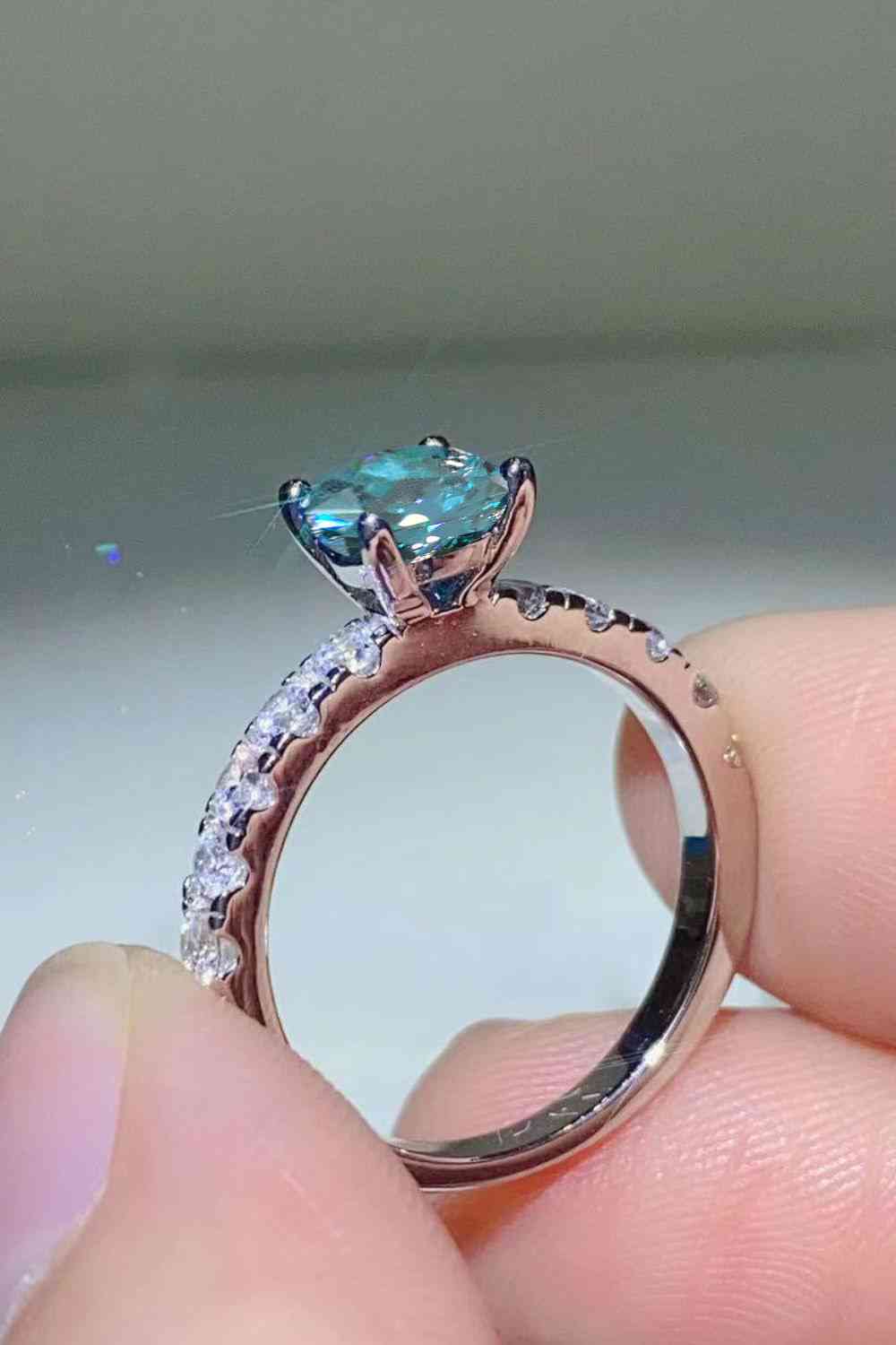 Future Style 1 Carat Moissanite Side Stone Ring - Ladyez