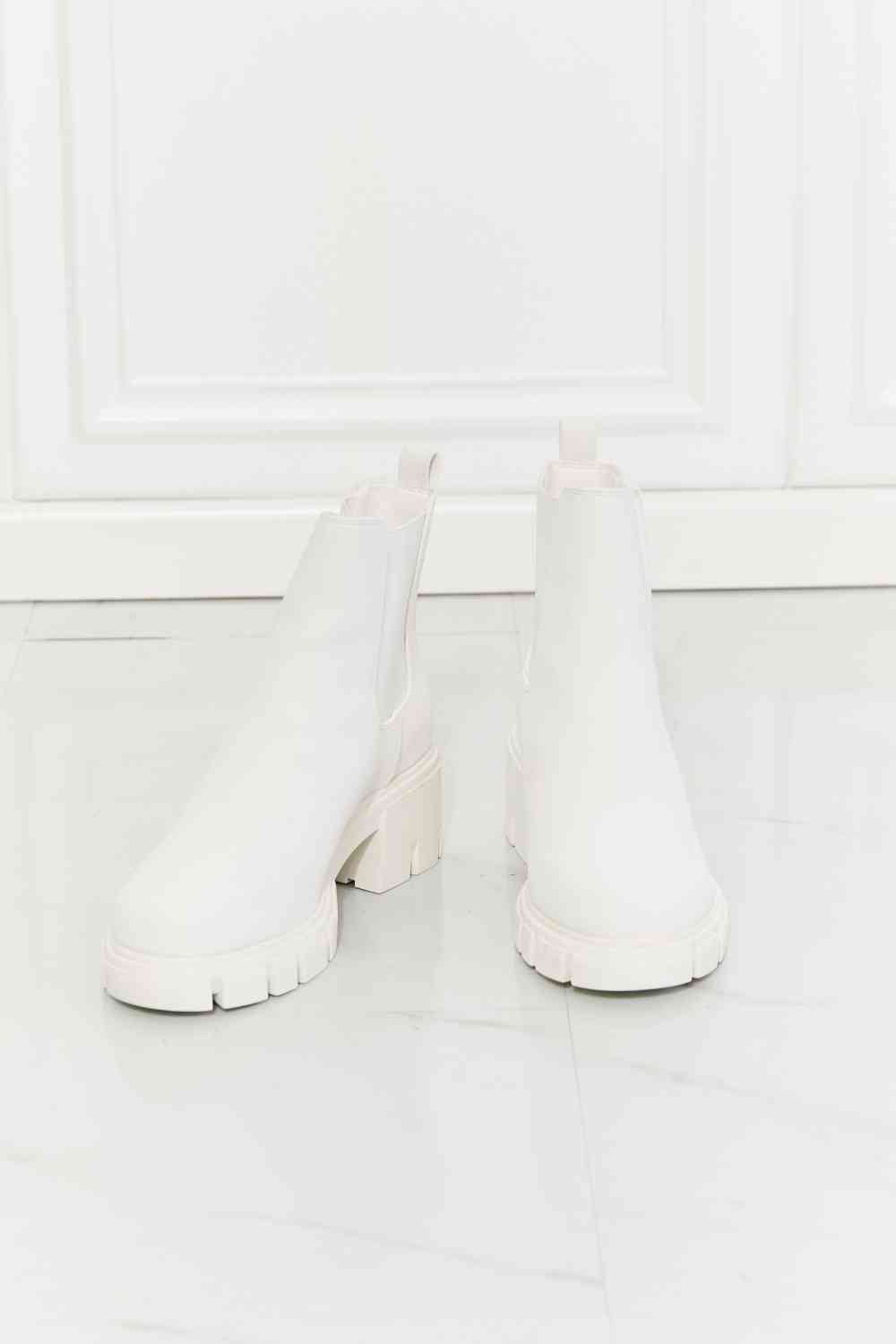 MMShoes Work For It Matte Lug Sole Chelsea Boots in White - Ladyez