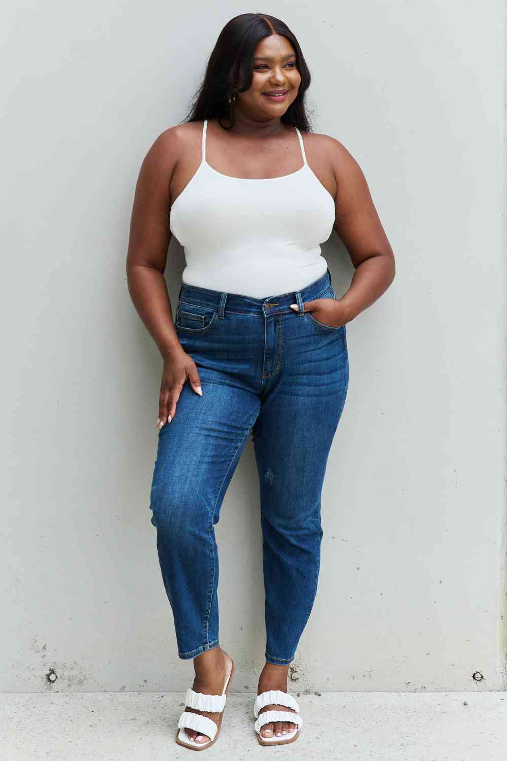 Judy Blue Aila Regular Full Size Mid Rise Cropped Relax Fit Jeans - Ladyez
