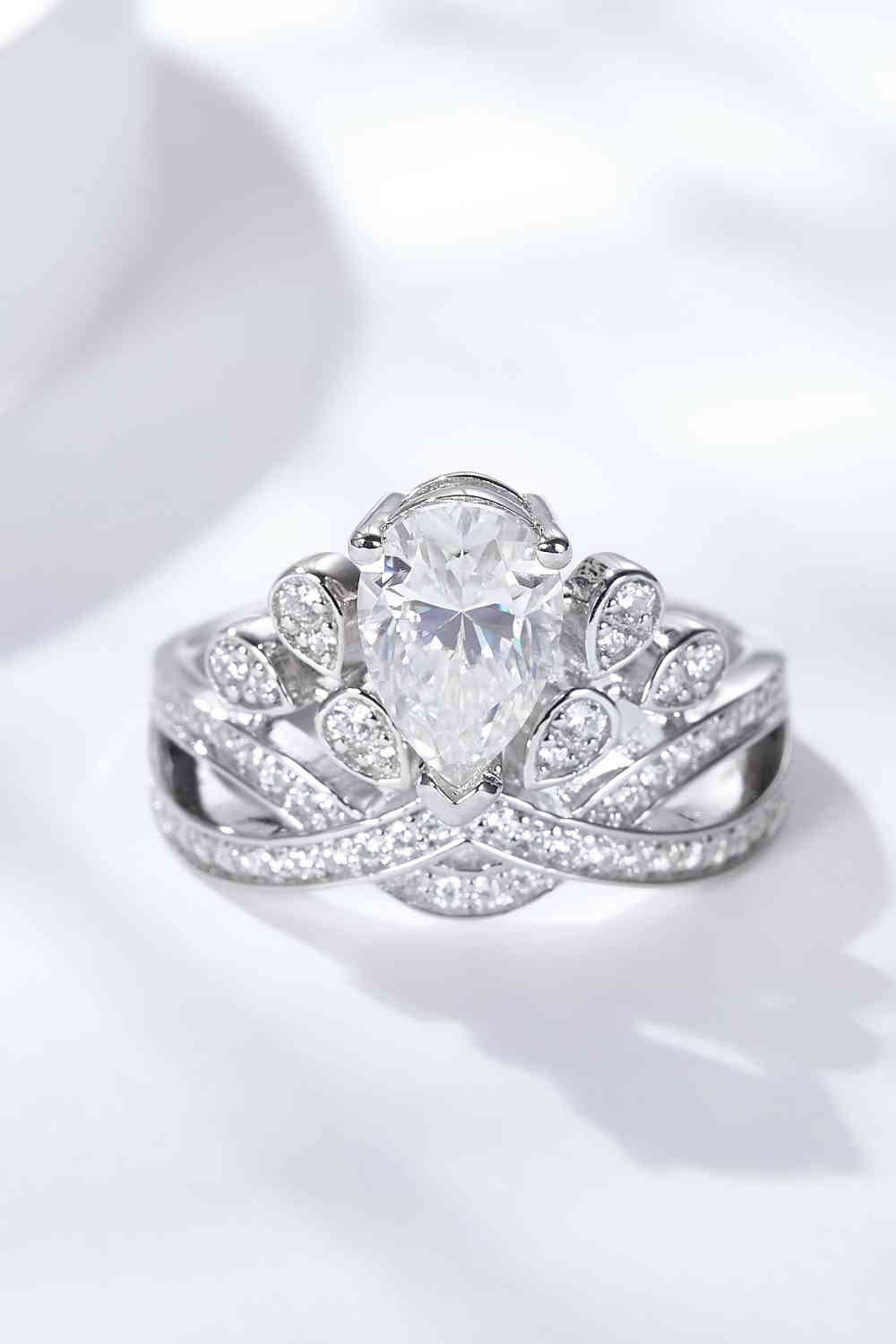 1.5 Carat Moissanite Crown-Shaped Ring - Ladyez