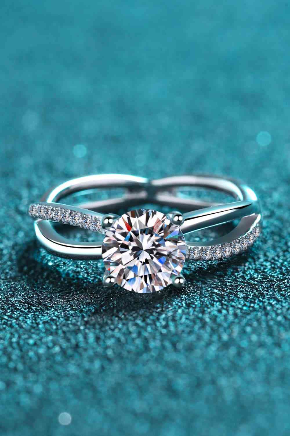 1 Carat Moissanite Crisscross Split Shank Ring - Ladyez