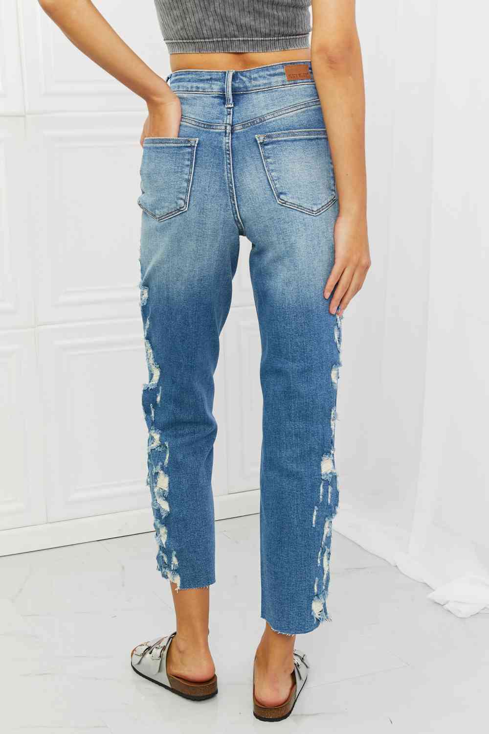Judy Blue Laila Full Size Straight Leg Distressed Jeans - Ladyez