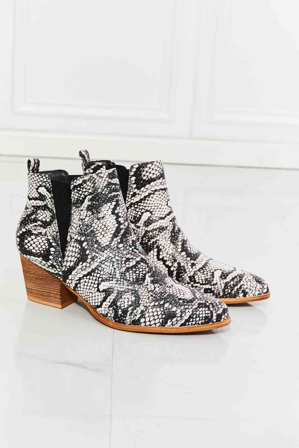 MMShoes Back At It Point Toe Bootie in Snakeskin - Ladyez