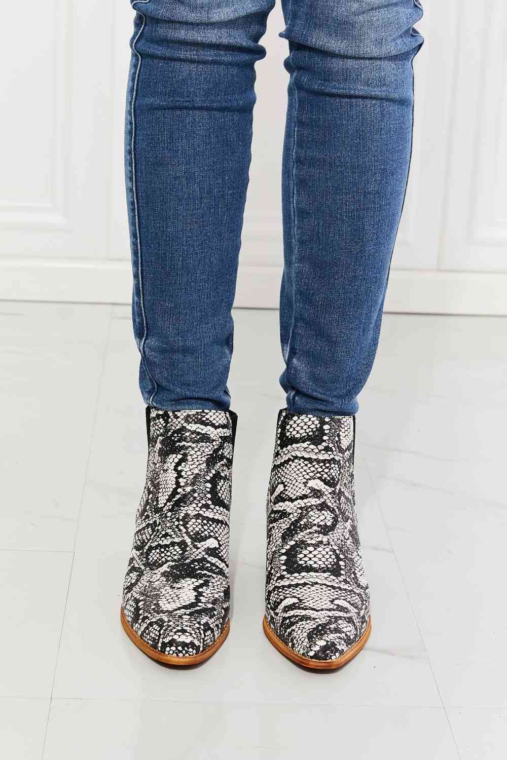 MMShoes Back At It Point Toe Bootie in Snakeskin - Ladyez