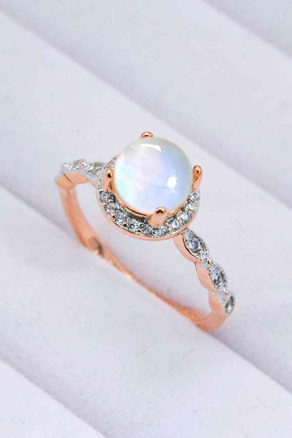 Round Moonstone Ring - Ladyez