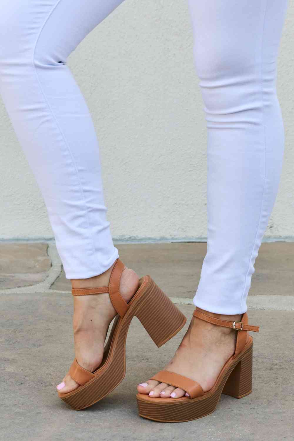 Weeboo Feel It Platform Heel Sandals - Ladyez