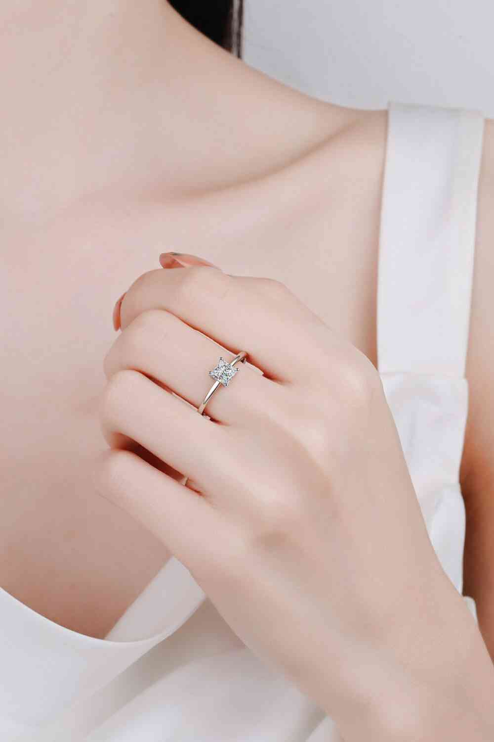 925 Sterling Silver Moissanite Solitaire Ring - Ladyez